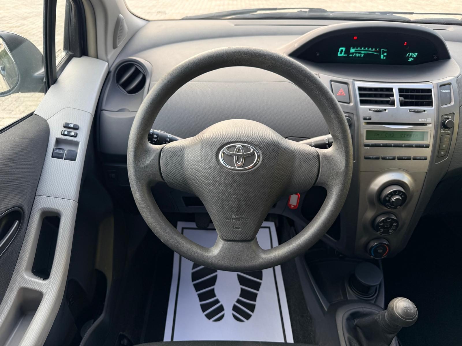 Toyota Yaris 1.0 5 porte