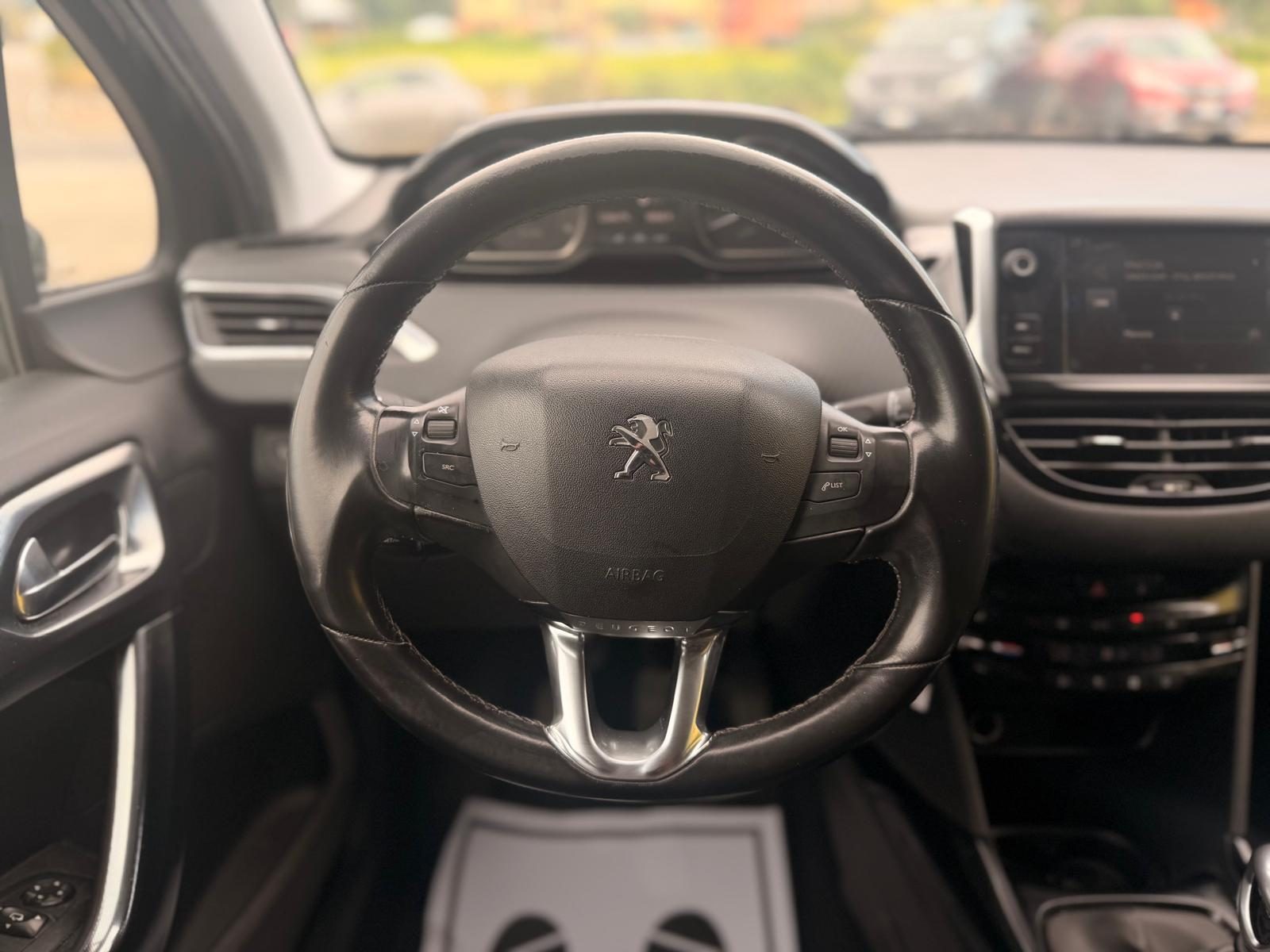 Peugeot 2008 BlueHDi S&S Black Matt 120cv